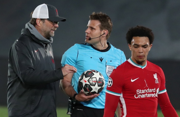 萨索洛主帅：这是一场非常精彩的比赛，我们顶住了米兰的压力（萨索洛主帅：比赛精彩，我们成功顶住了米兰的冲击）