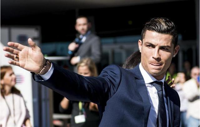 7换1交易大成功！暴脾气轰37分6篮板，率队晋级半决赛（7换1值回票价！火爆球星轰37分6板，率队挺进半决赛）