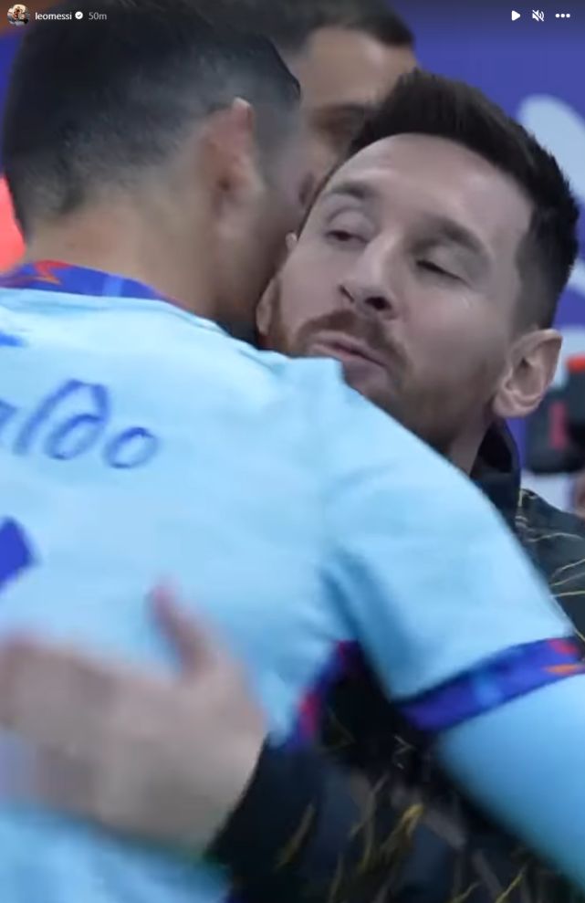 汪涵陪儿子马术比赛展现轻松生活面，体现家庭关怀与育儿智慧，引发网友热议。（汪涵陪儿参加马术赛，轻松生活与家庭关怀尽显，育儿智慧引发热议）