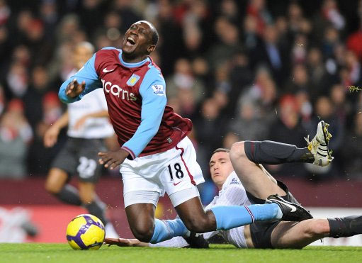 英格兰近8次世界杯对阵欧洲球队6负，近两届均被欧洲球队淘汰（英格兰世界杯近8战欧洲队输6场，连续两届被欧洲对手淘汰）