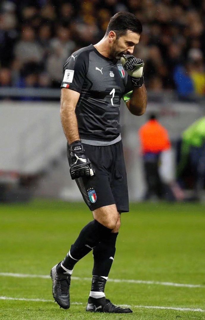 今天复出战独行侠！艾顿谈对位浓眉：防守他需要全队努力（艾顿今日复出迎战独行侠：谈防浓眉需全队合力）