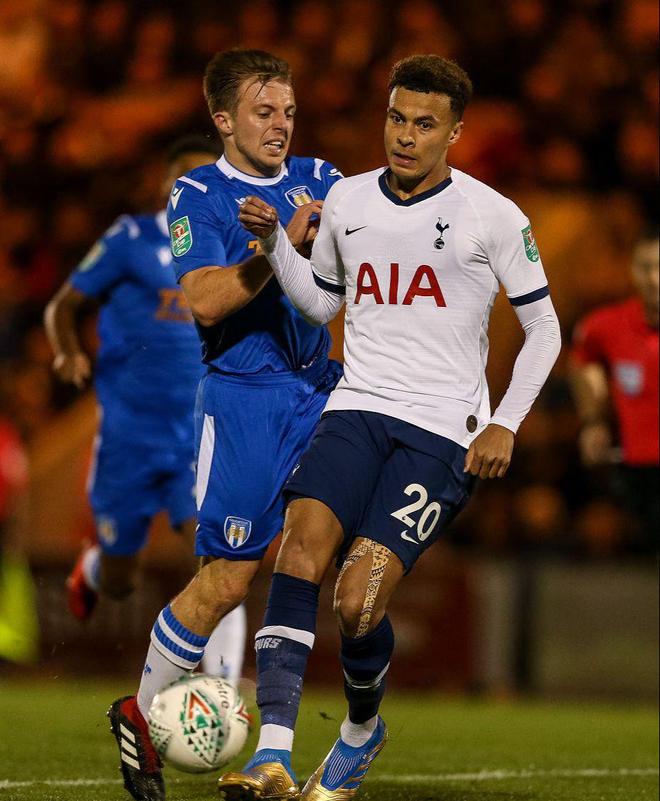 比利时11月世预赛大名单：库尔图瓦领衔，多库、特罗萨德在列（比利时11月世预赛名单出炉：库尔图瓦压阵，多库、特罗萨德入围）