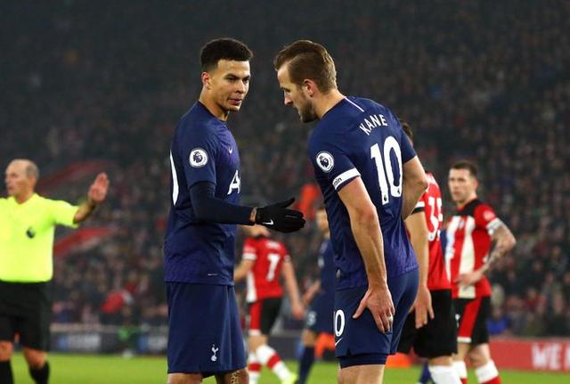 雪上飞驰，心向苍穹——滑雪运动的激情与蜕变（踏雪飞扬，志逐云天——滑雪的燃情与蜕变）