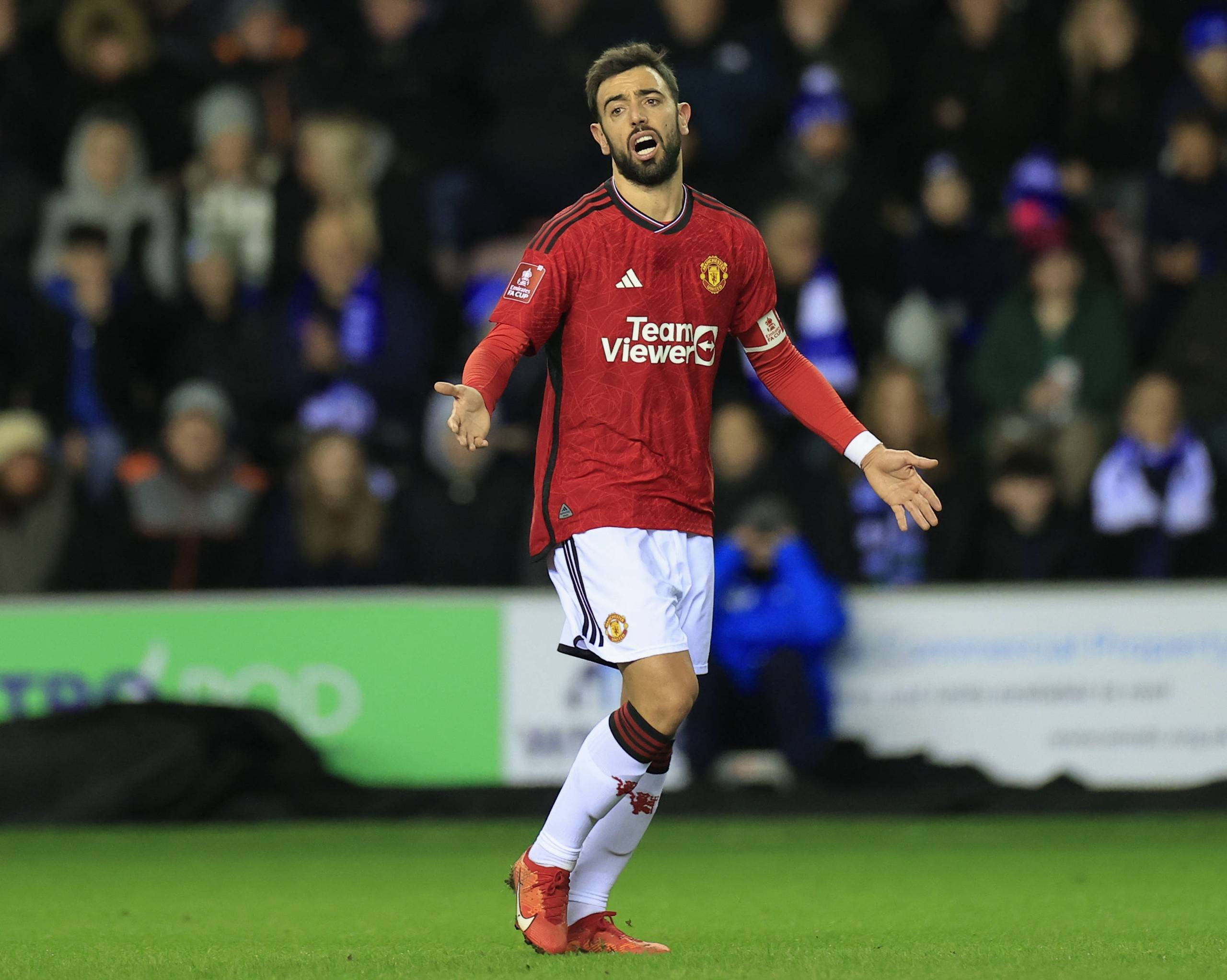 基德：队友和教练组很信任让阿门打控卫，他的成长显而易见（基德：队友与教练组信任阿门出任控卫，他的进步有目共睹）