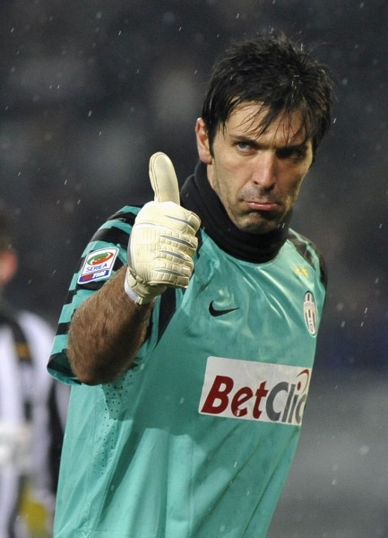 英超焦点战：利物浦主场迎战热刺,（英超重磅对决：利物浦坐镇主场迎战热刺）