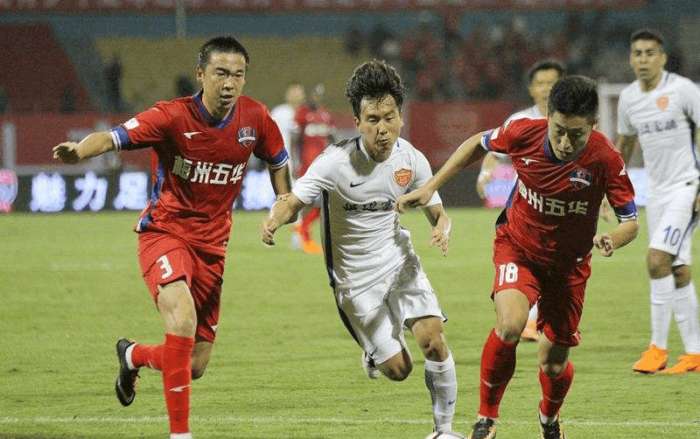 刺激的金靴争夺战！法比奥大四喜以28球力压卡扎获中超金靴（法比奥大四喜轰至28球，力压卡扎加冕中超金靴）